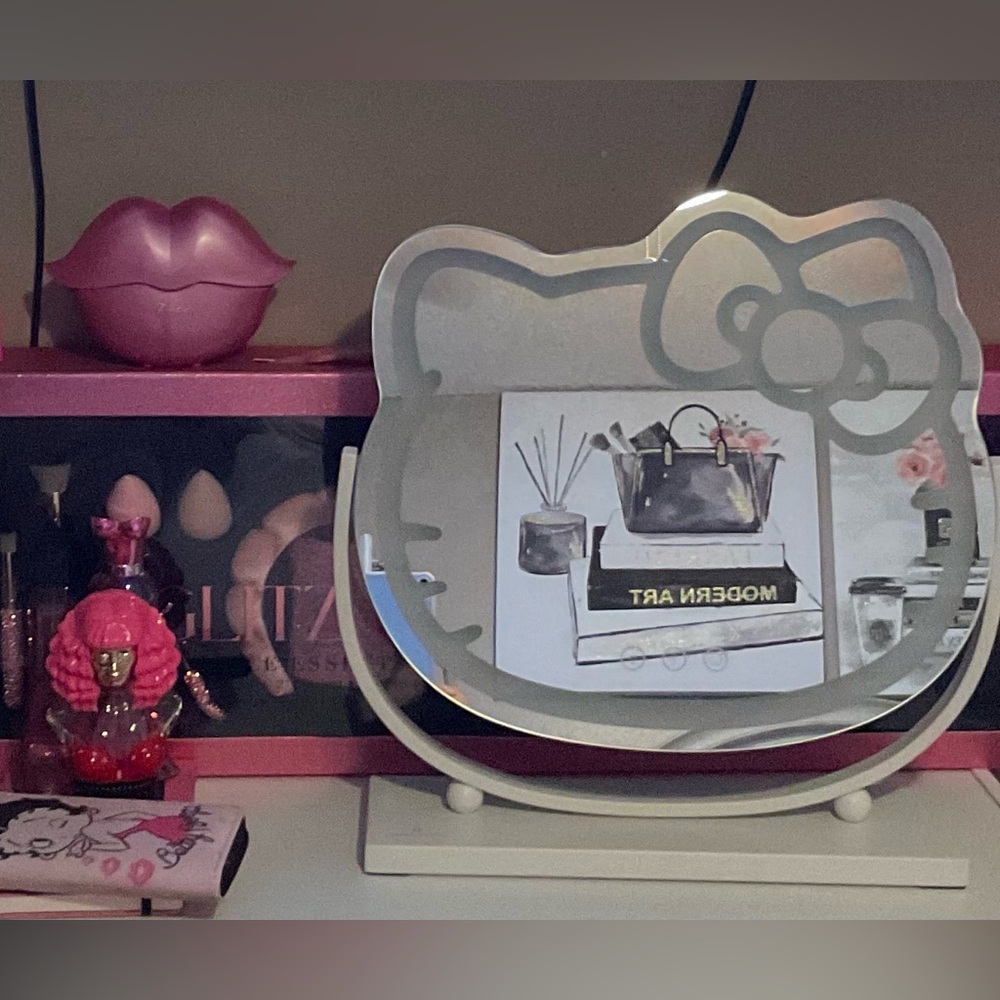 HELLO KITTY LED VANITY MIRROR!